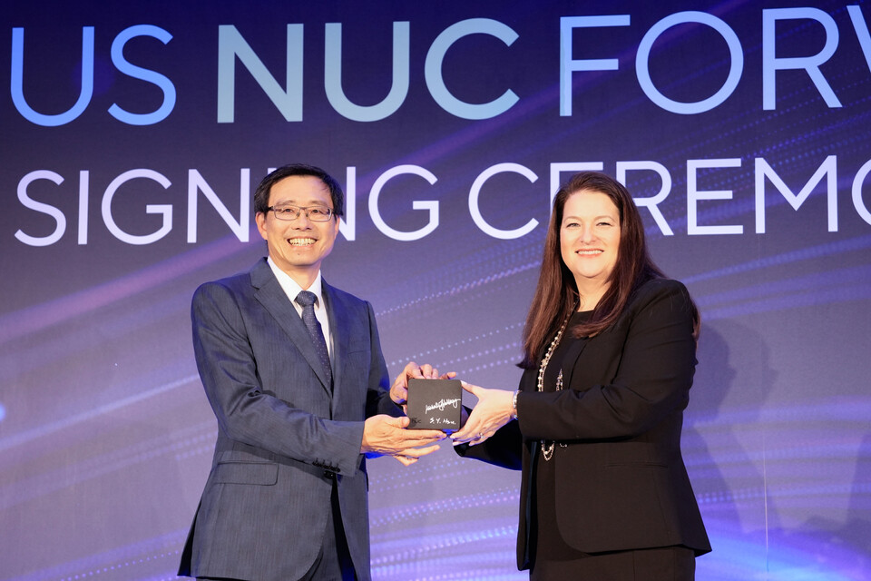 At the signing ceremony, ASUS has officially assumed control of Intel NUC product lines.