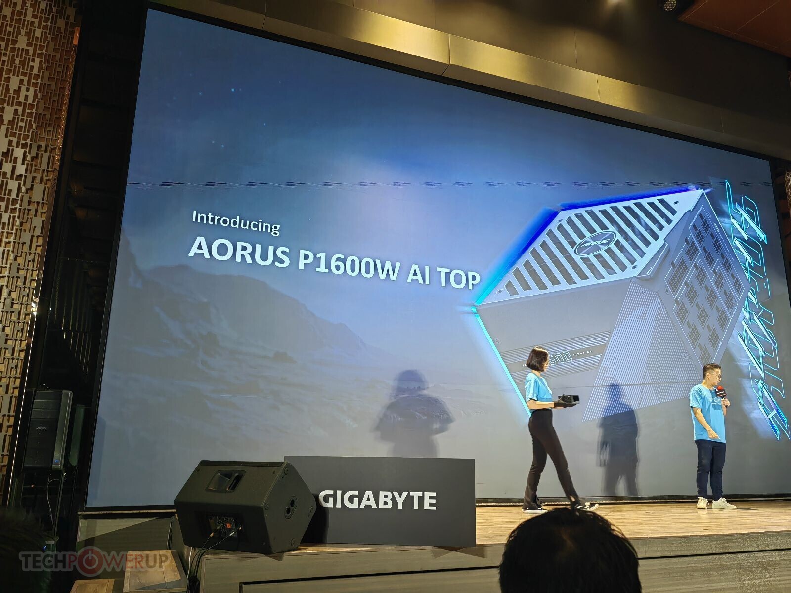 GIGABYTE Integrates a True-Color Display into a High-Wattage PSU and a Case Featuring a Full-Side Panel Display